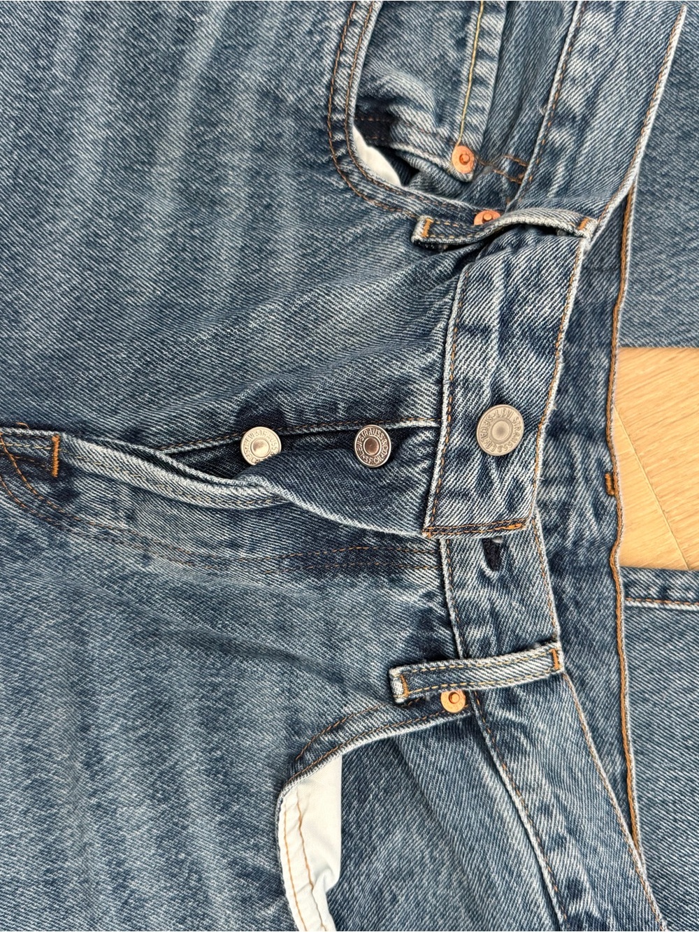 Levi's 501 90's Fit Jeans - Picture 3 of 6